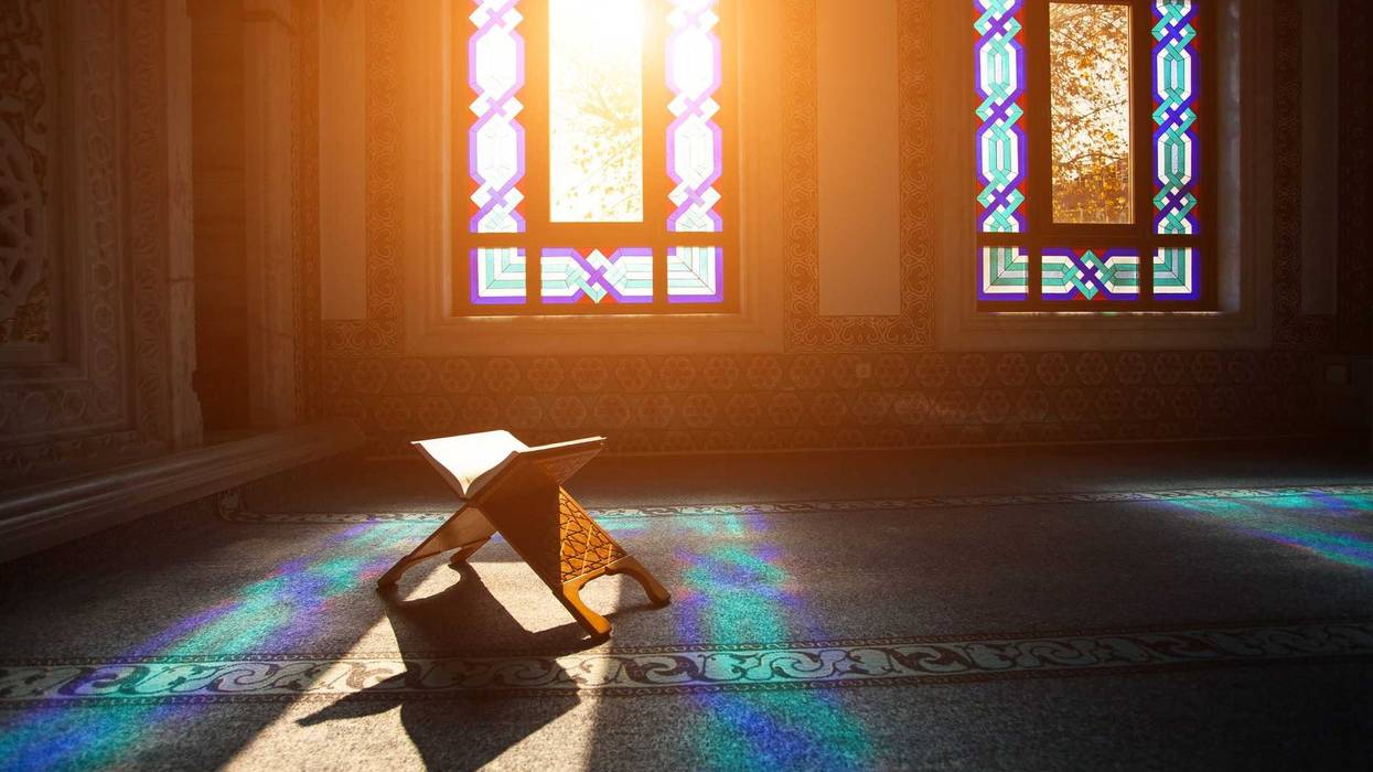 Around 12:00 p.m. this past Sunday, surveillance video from a mosque in Mankato shows a man approaching a fence in front of the house of worship, and using a firecracker to try and start a fire.