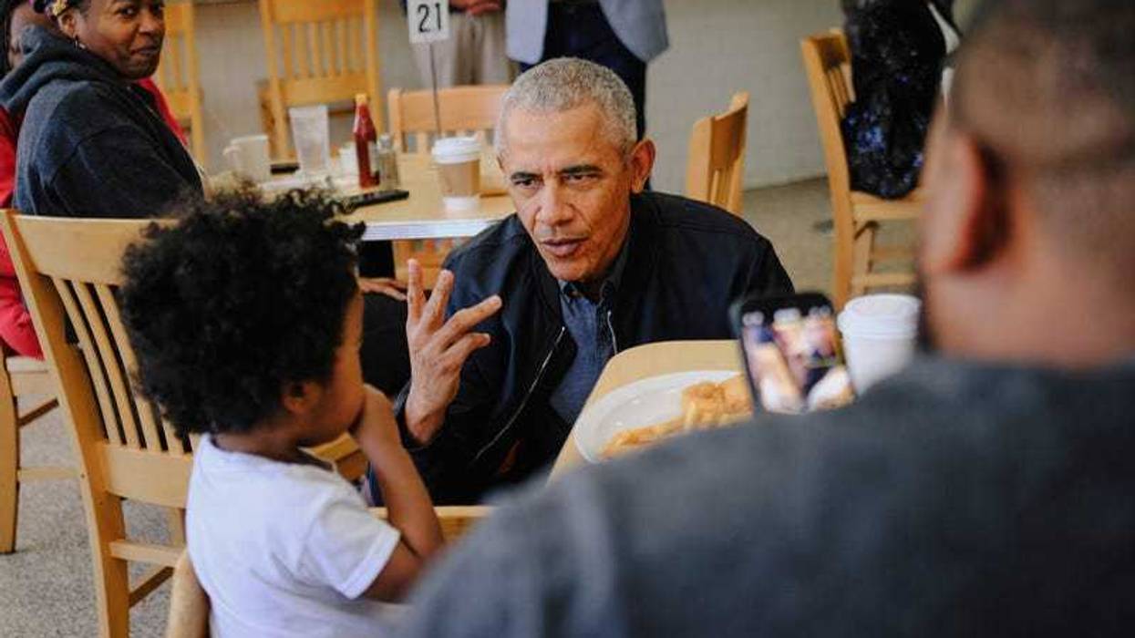 As part of his trip, former President Barack Obama stopped by Peach’s Restaurant in Bronzeville to meet with restaurant owner Chef Cliff Rome, greet restaurant patrons and ordered shrimp and grits, salmon croquette and peach cobbler to go, on Chef Rome’s recommendation.