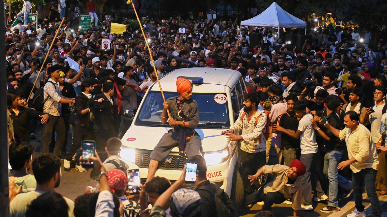 ASI-GEN INDIA-PARTIDO CUCARACHA PROTESTA