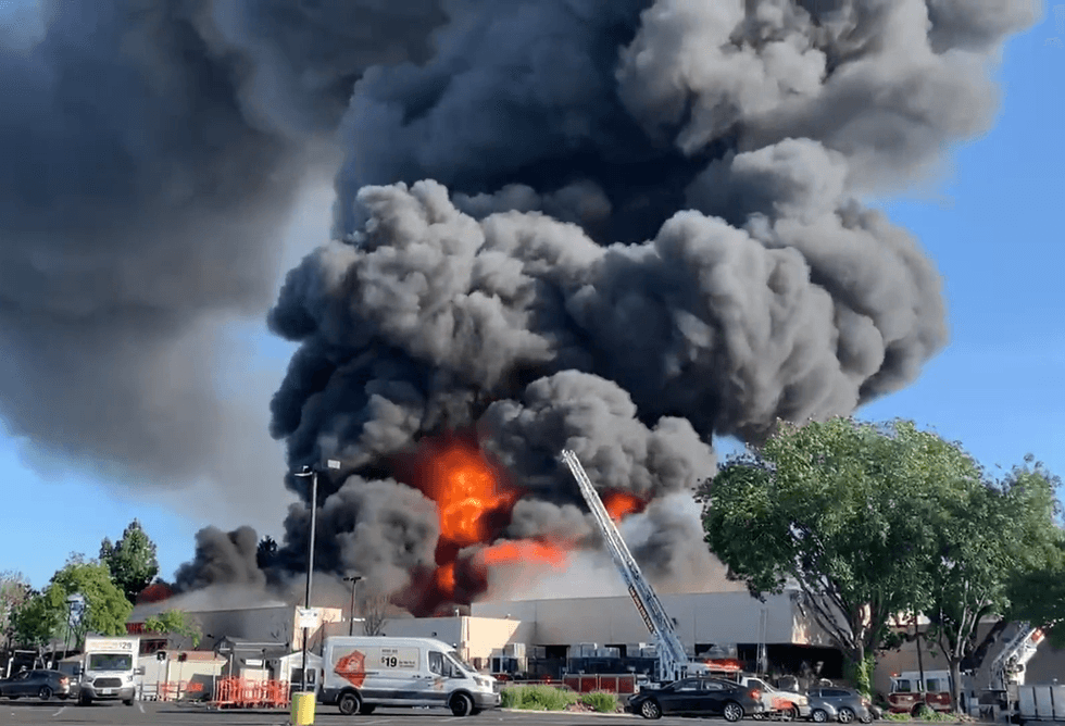 At around 5:30 p.m. Saturday, a large plume of thick, black smoke was seen rising from the building on the 900 block of Blossom Hill Road in South San Jose.