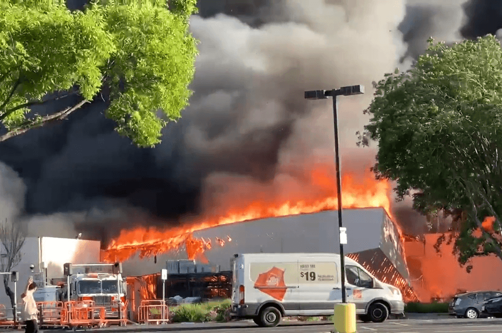 At around 5:30 p.m. Saturday, a large plume of thick, black smoke was seen rising from the building on the 900 block of Blossom Hill Road in South San Jose.