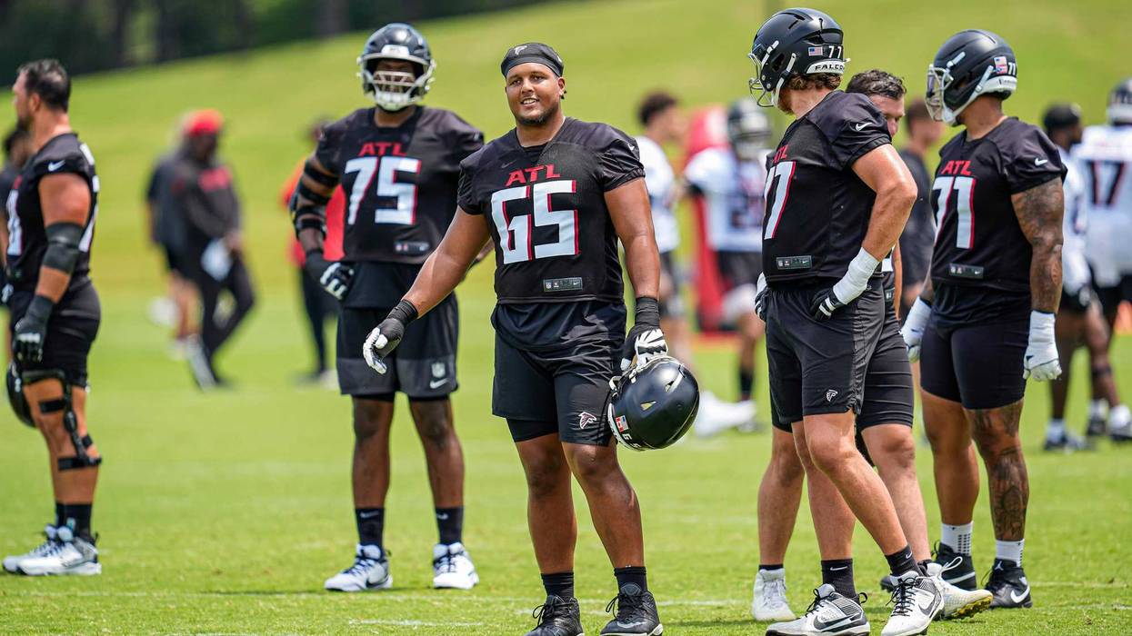 Atlanta Falcons guard Matthew Bergeron (65) on the field during Minicamp practice. Mandatory Credit: Dale Zanine-Imagn Images