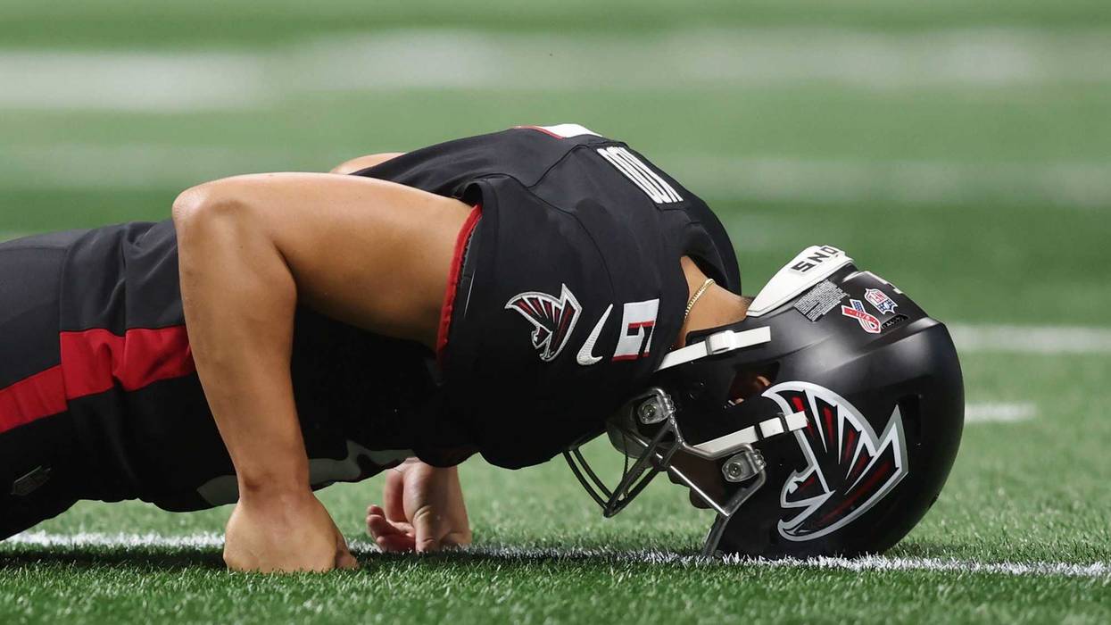 Atlanta Falcons place kicker Younghoe Koo (6) reacts after missing a field goal against the Tampa Bay Buccaneers during the fourth quarter at Mercedes-Benz Stadium