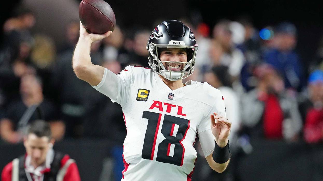 Atlanta Falcons quarterback Kirk Cousins (18) warms up before a game against the Las Vegas Raiders
