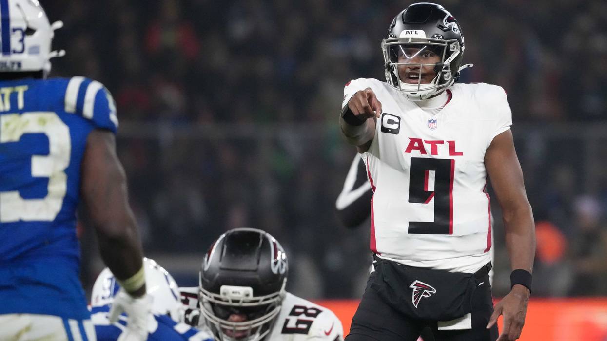 Atlanta Falcons quarterback Michael Penix Jr. (9) gestures before the snap against the Indianapolis Colts during the NFL Berlin Game at Olympic Stadium.