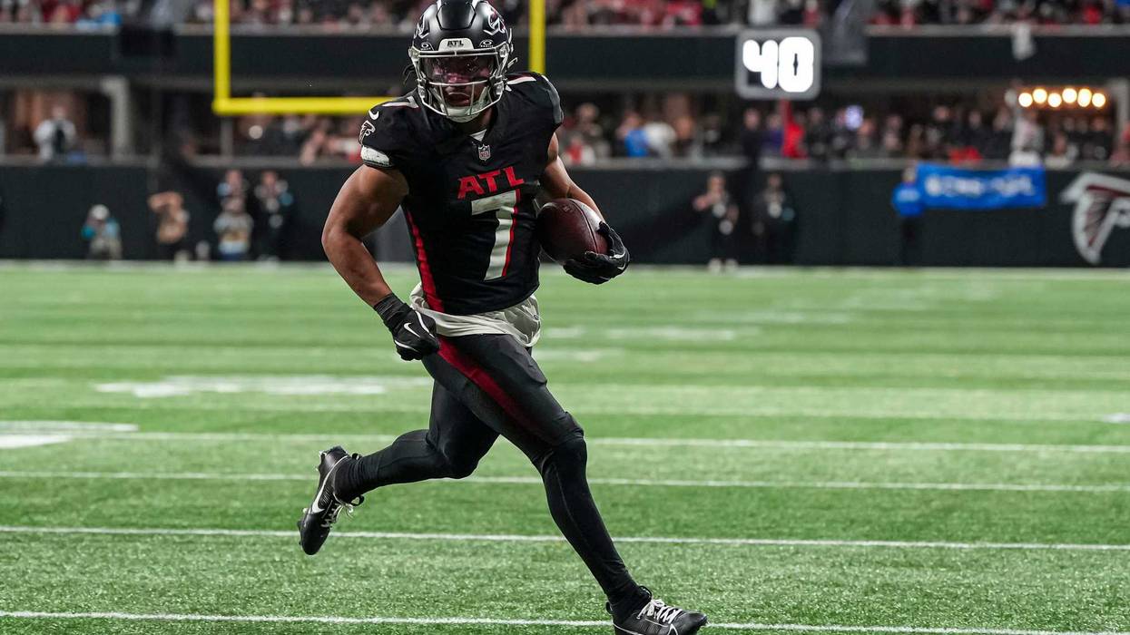 Atlanta Falcons running back Bijan Robinson (7) runs for a touchdown against the Carolina Panthers during the second half at Mercedes-Benz Stadium.