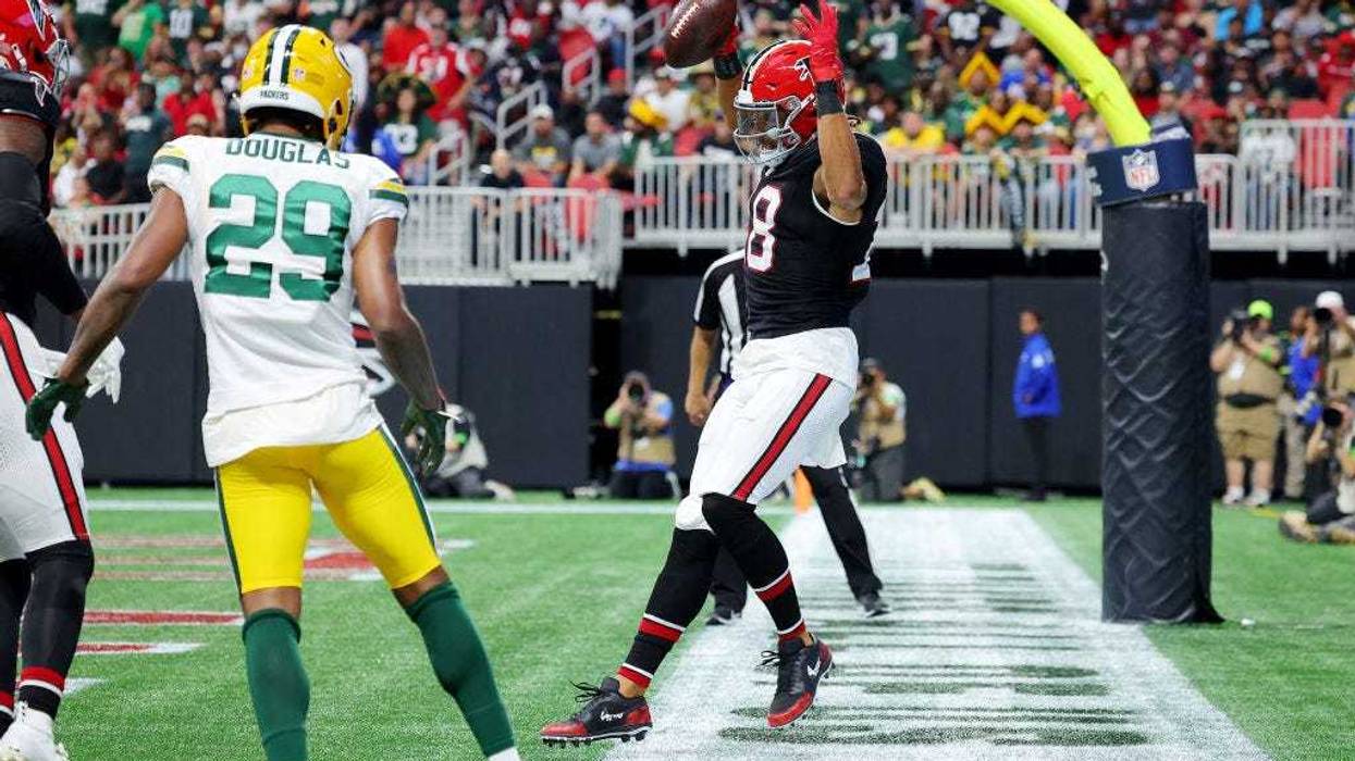 Atlanta Falcons WR Mack Hollins ruled out of bounds during e game against the Green Bay Packers