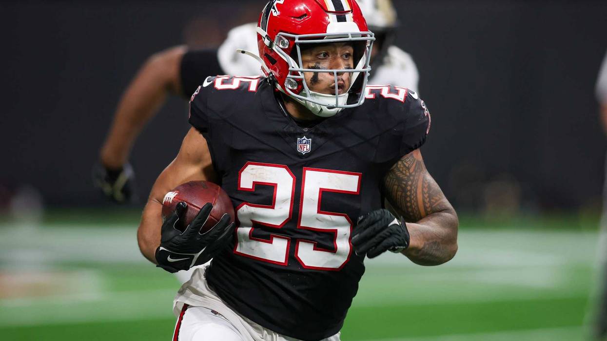 Atlanta, Georgia, USA; Atlanta Falcons running back Tyler Allgeier (25) runs the ball against the New Orleans Saints in the third quarter at Mercedes-Benz Stadium.