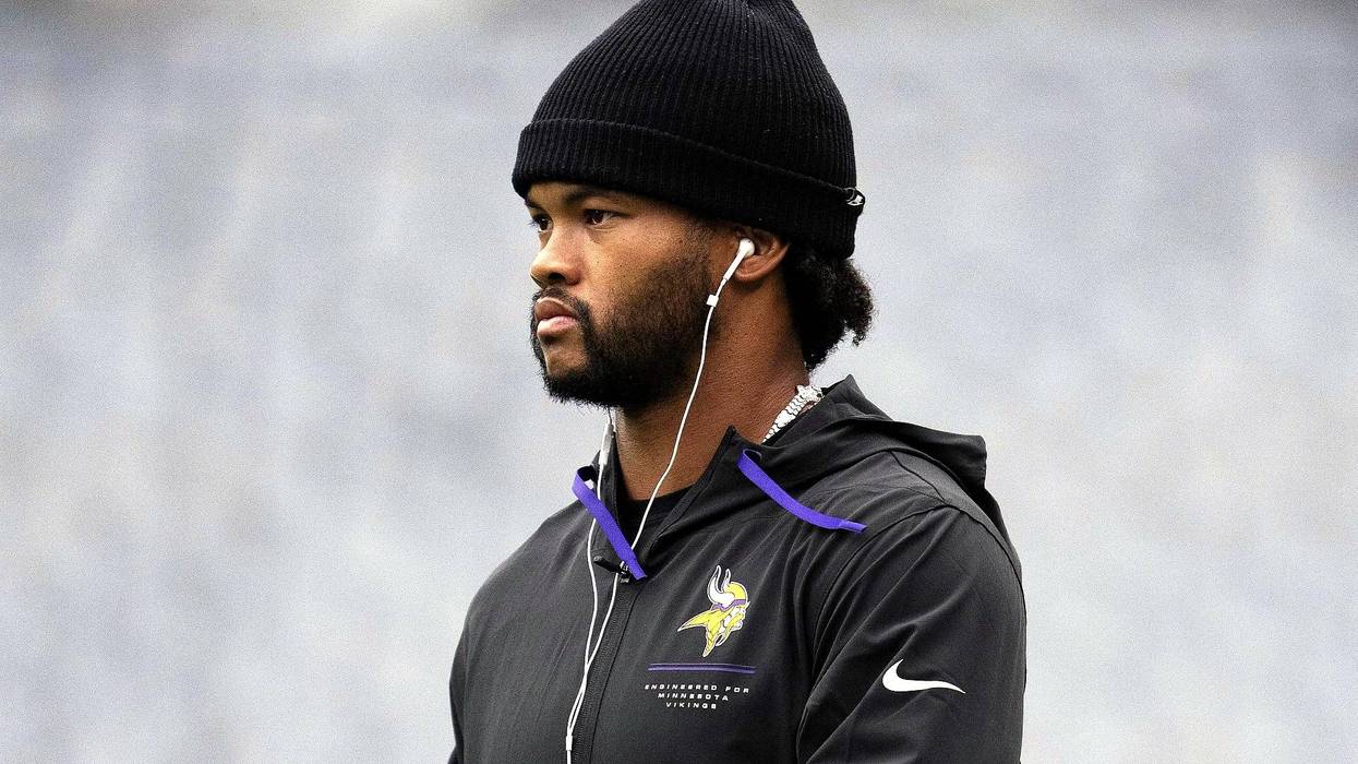 Brian Flores once again has the Vikings' defense well-connected and well-coached