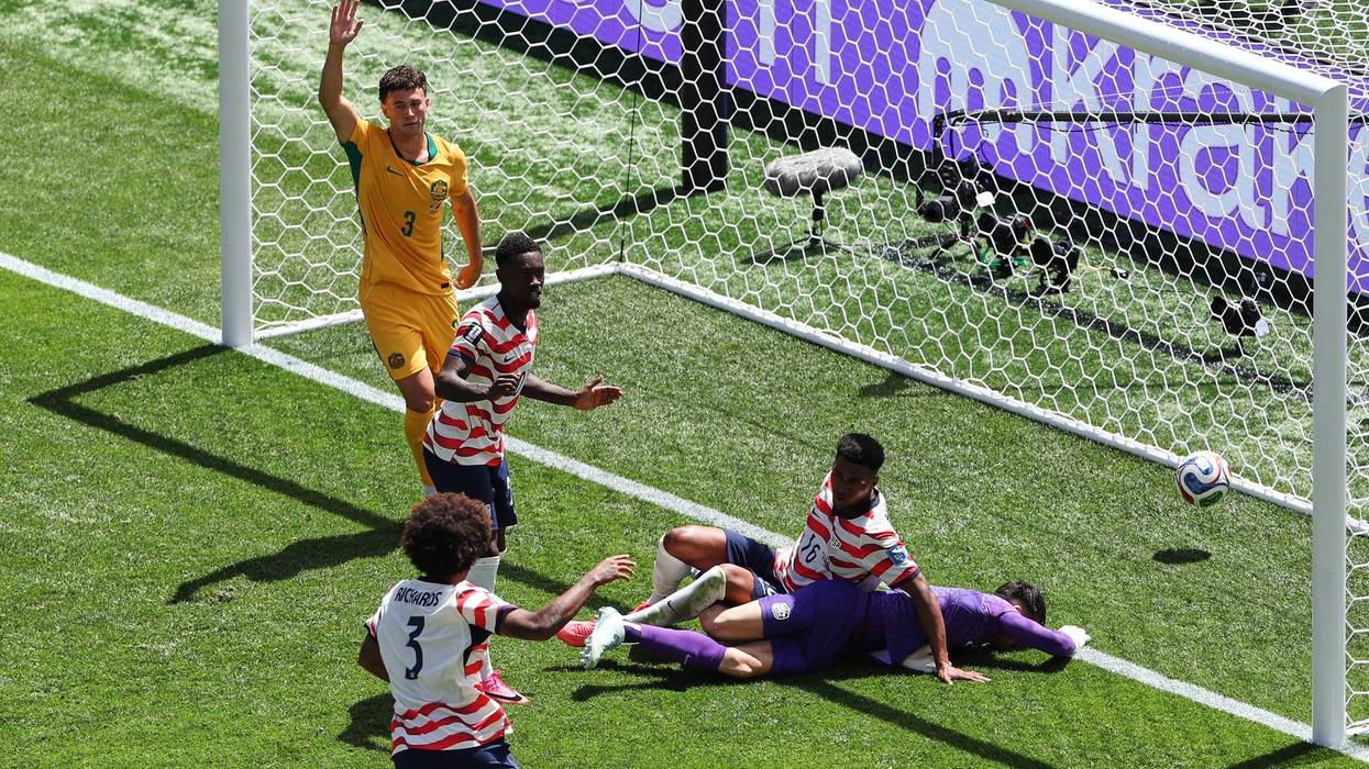 Despite Christian Pulisic’s absence, US beats Australia 2-0 to advance to World Cup knockout round