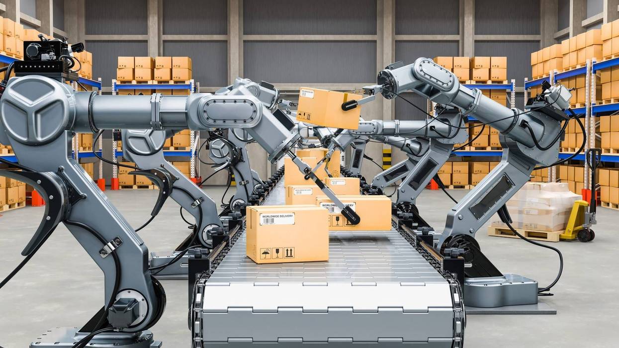 Automatic warehouse with robotic arms