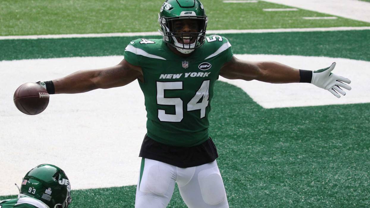 Avery Williamson with the Jets