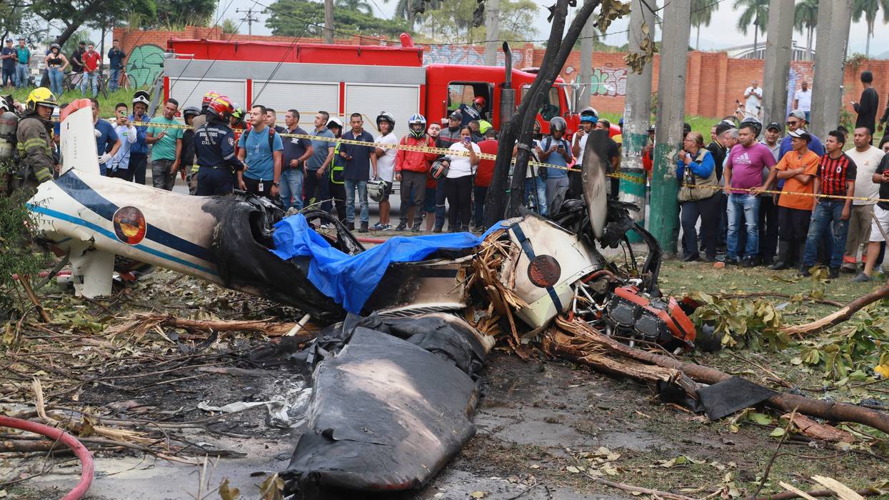 AVION CAE EN COLOMBIA