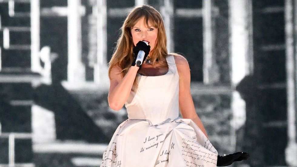 Taylor Swift celebrates 'The Tortured Poets Department' success with acoustic take on 'Fortnight'
