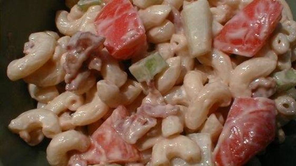 Bacon and tomato macaroni salad