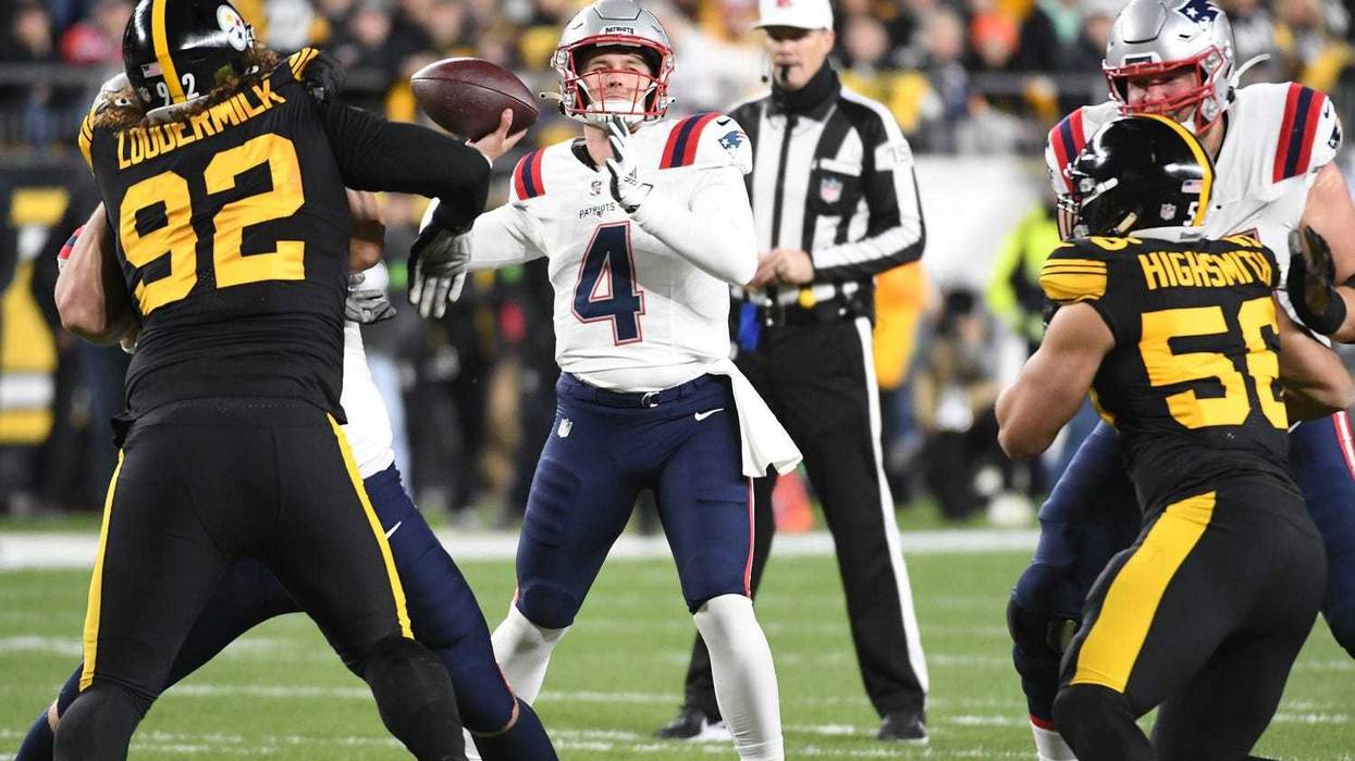 Bailey Zappe throwing vs Steelers