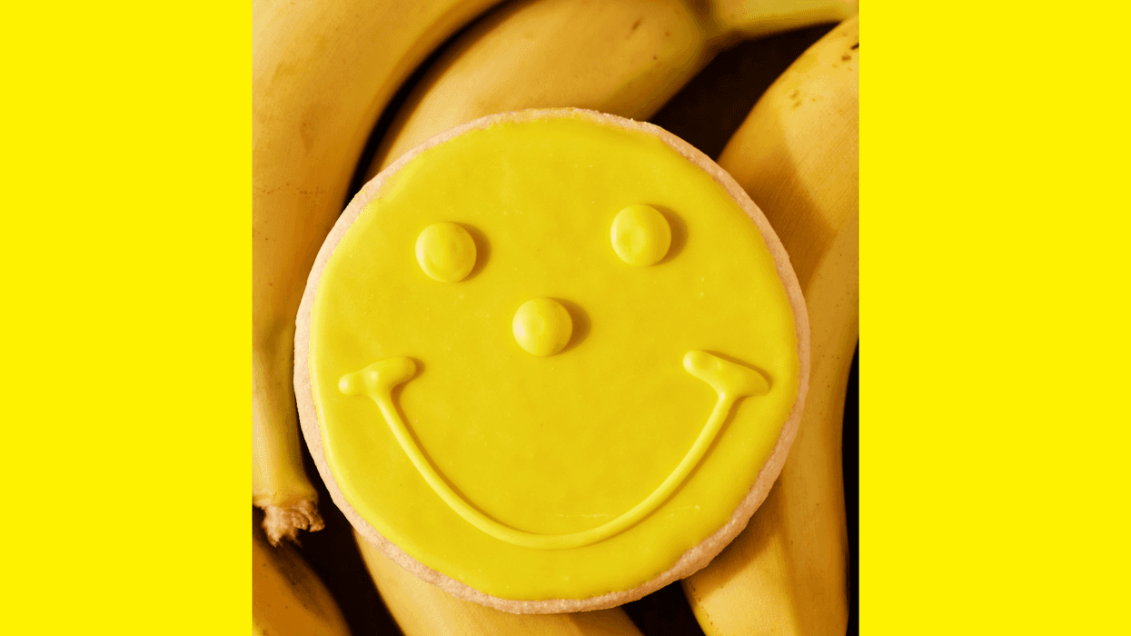 Banana-flavored Smiley Cookie now available