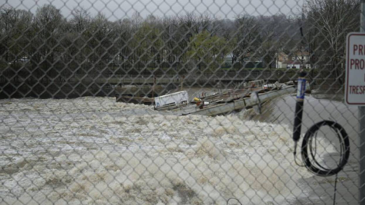 Broken Barge Halts Traffic on Beaver River