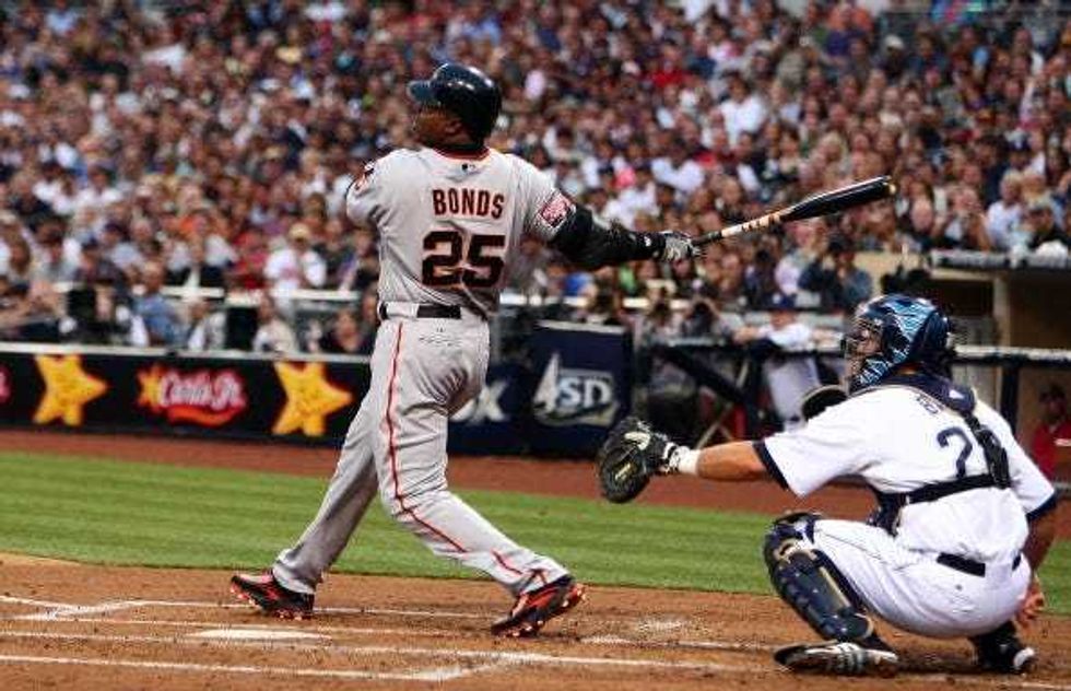 Barry Bonds crushes a ball during a Giants game.