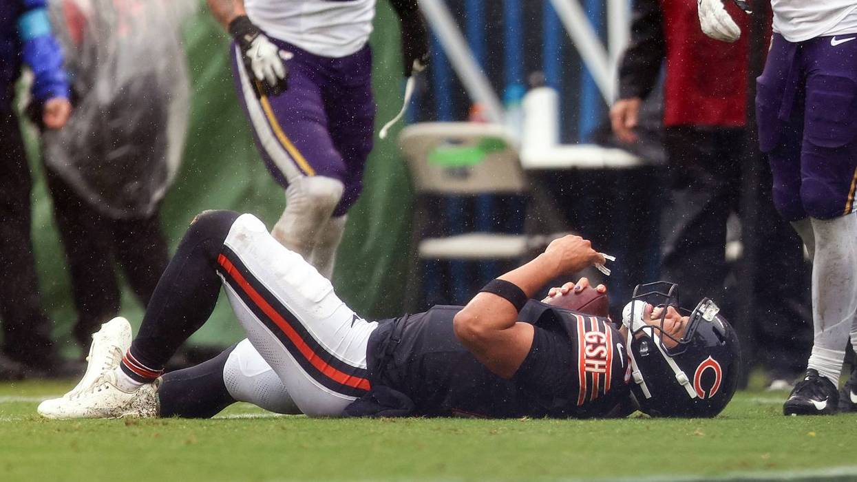 Bears quarterback Caleb Williams suffers a hamstring injury