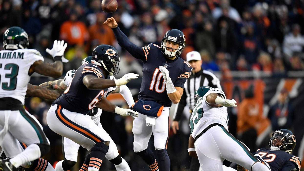 Bears quarterback Mitchell Trubisky (10) throws a pass against the Eagles.