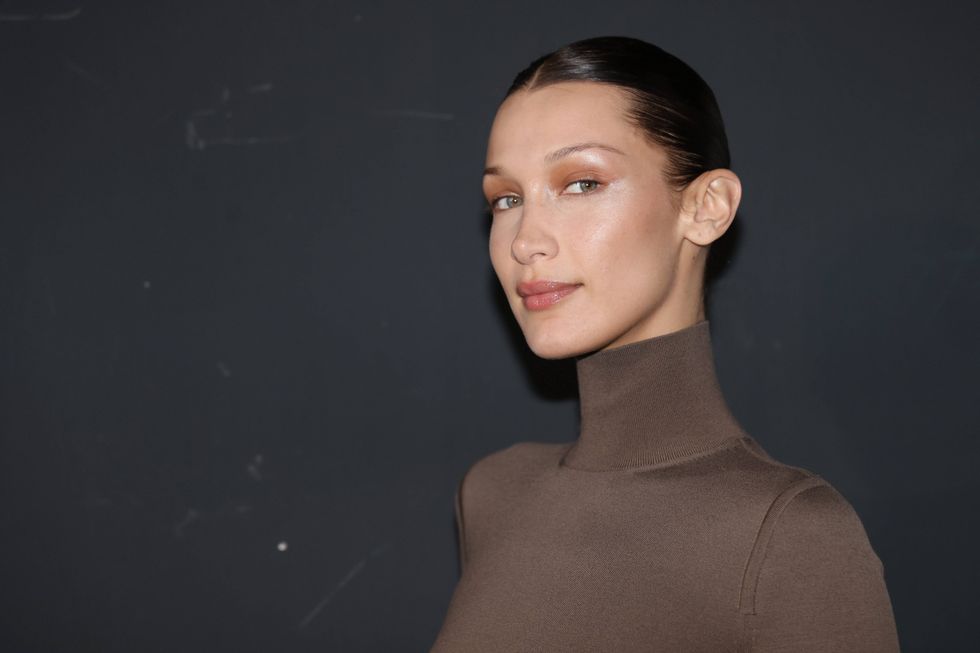 Bella Hadid goes full Marilyn Monroe with bold, blonde curls