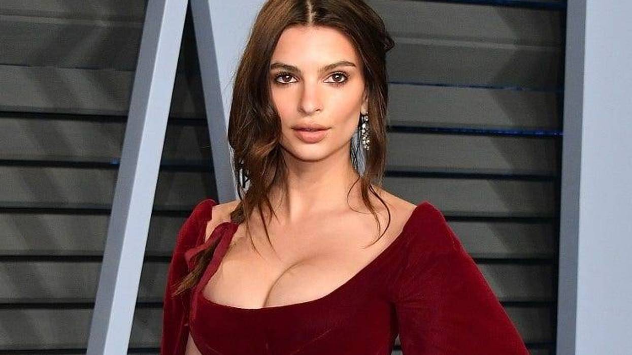 Belvedere Ambassador Emily Ratajkowski attends the 2018 Vanity Fair Oscar Party hosted by Radhika Jones at Wallis Annenberg Center for the Performing Arts on March 4, 2018 in Beverly Hills, California.