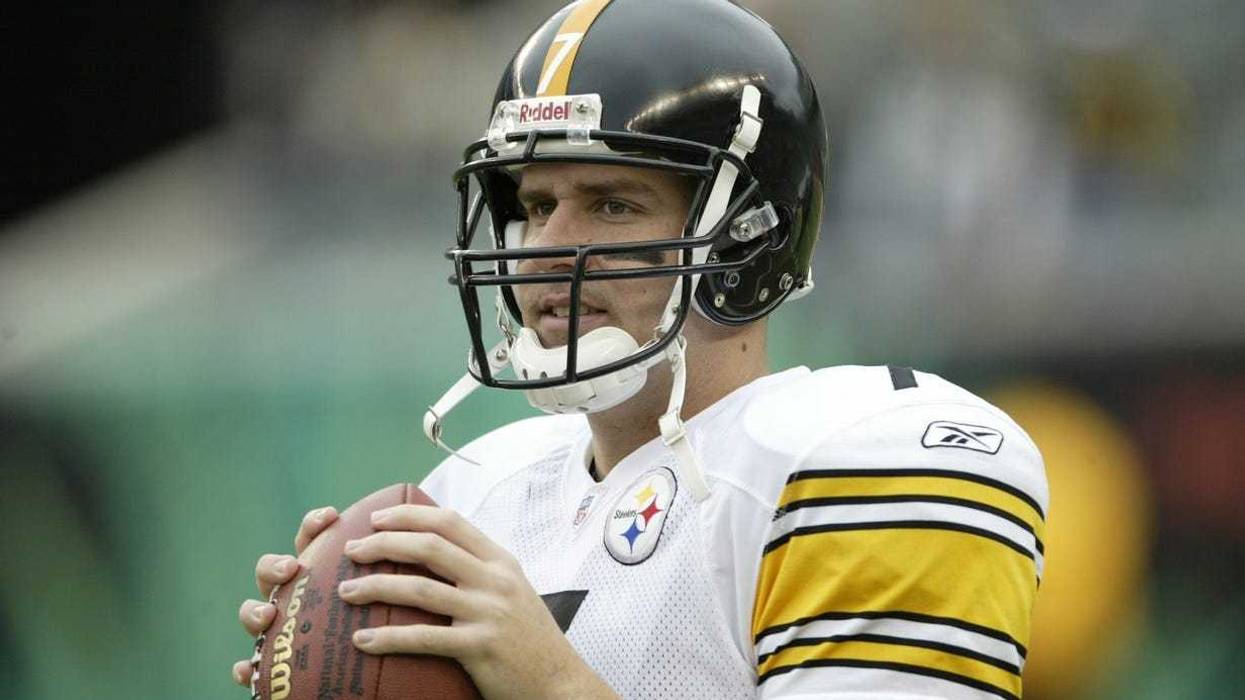 Ben Roethlisberger holding ball as rookie