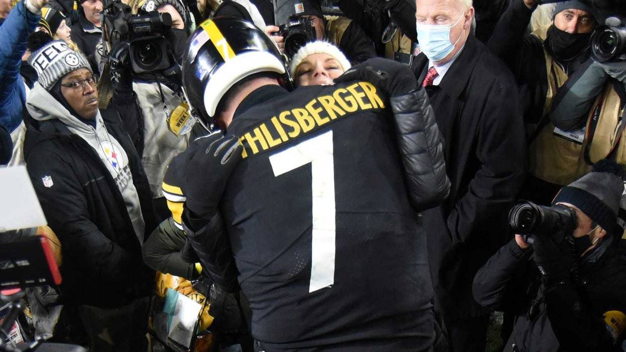Ben Roethlisberger hugging wife after last game