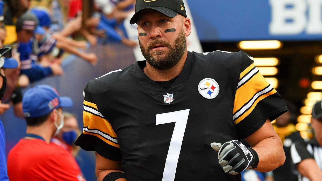 Ben Roethlisberger jogging onto field