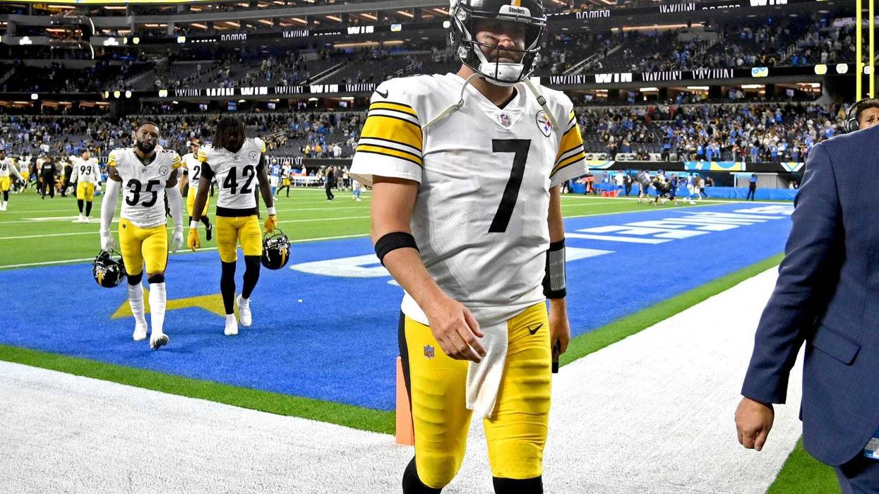 Ben Roethlisberger leaving field