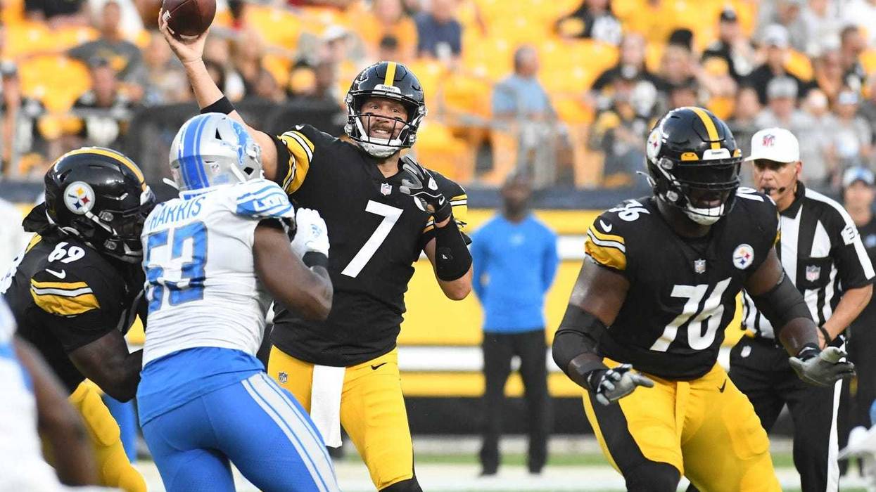 Ben Roethlisberger throwing in pocket