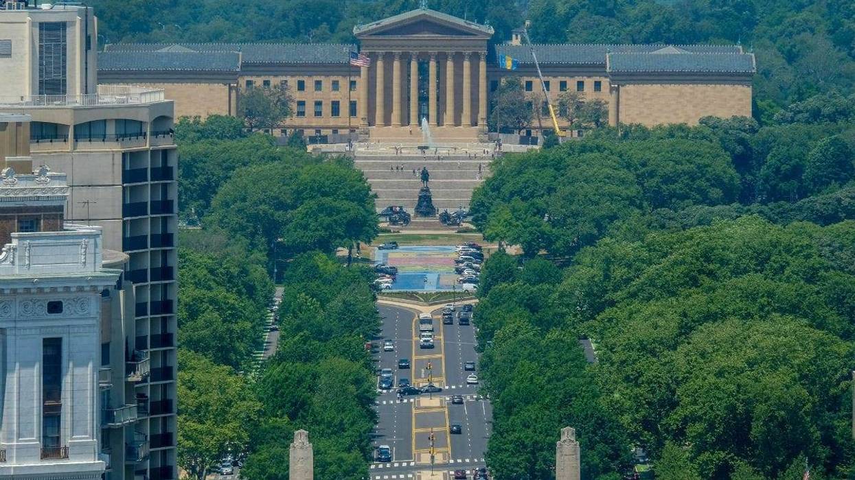 Benjamin Franklin Parkway with Philadelphia Museum of Art