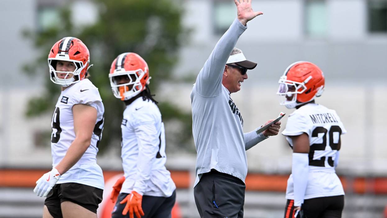 BEREA, OHIO - JUNE 10: Defensive coordinator Jim Schwartz of the Cleveland Browns directs a drill during Cleveland Browns mandatory minicamp at CrossCountry Mortgage Campus on June 10, 2025 in Berea, Ohio.