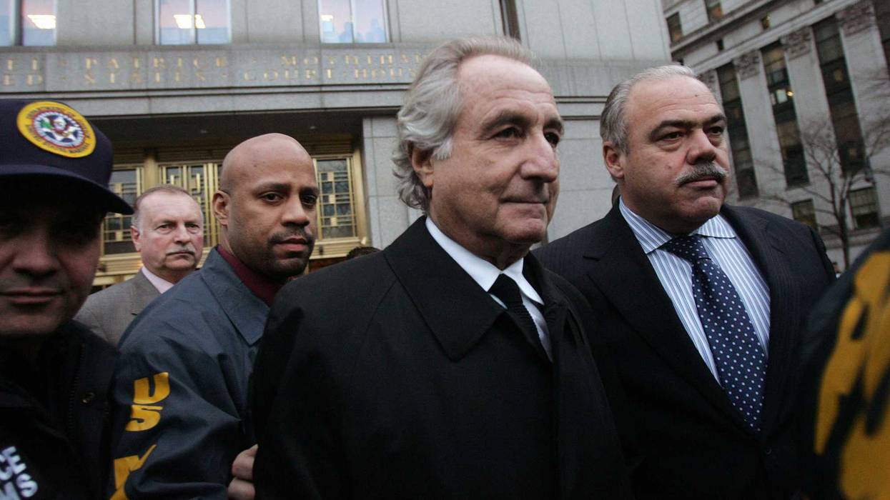 Bernie Madoff (C) walks out from Federal Court after a bail hearing in Manhattan Jan. 5, 2009 in New York City.