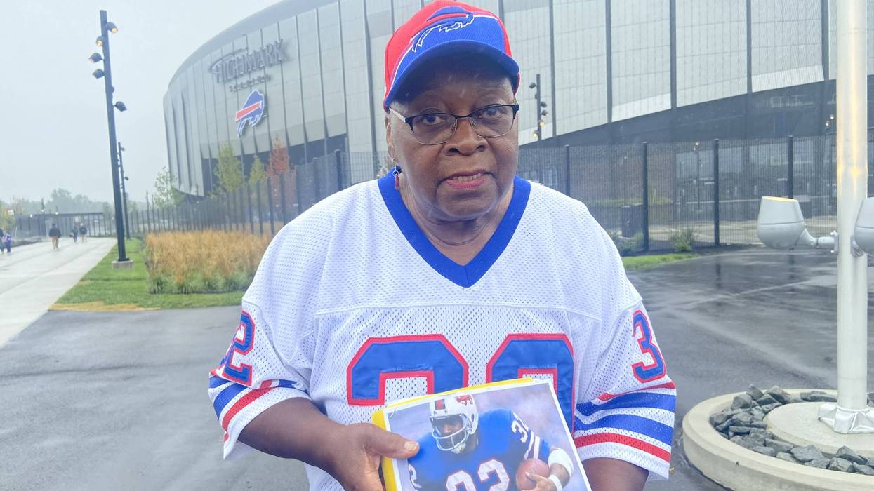 Should O.J. Simpson be in Bills' Family Circle? One woman says yes