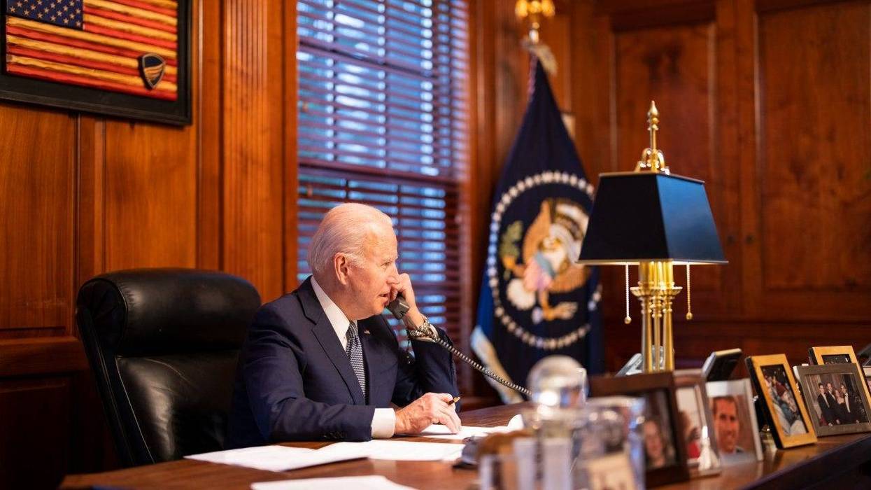 Biden talks sanctions, Putin warns of rupture over Ukraine