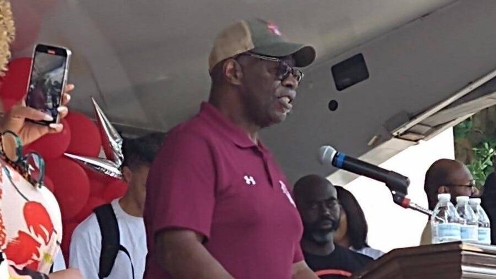 Bill Ellerbee coached Rasheed Wallace at Simon Gratz High School.