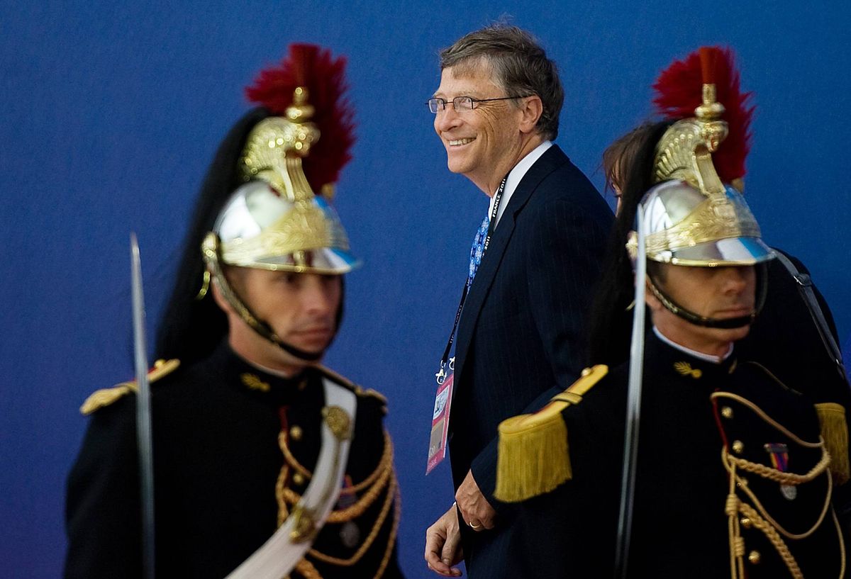 bill gates stands with soldiers