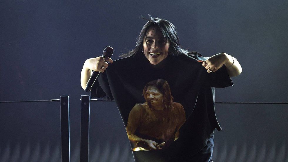 Billie Eilish pays tribute to Taylor Hawkins during 'Happier Than Ever' GRAMMY Awards performance
