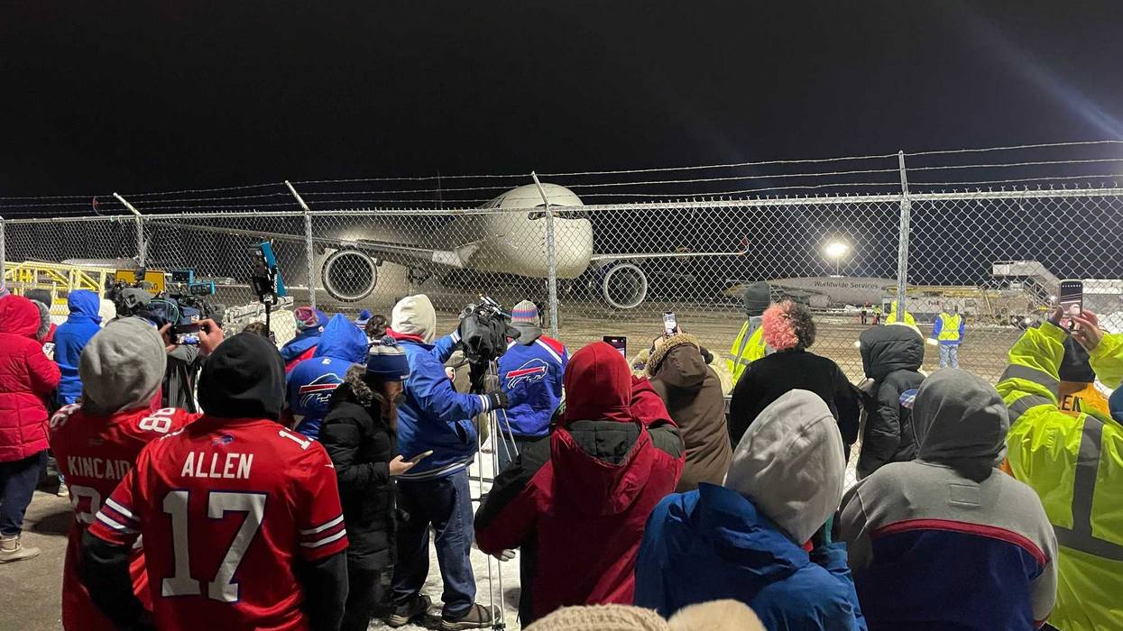 Bills fans at the airport