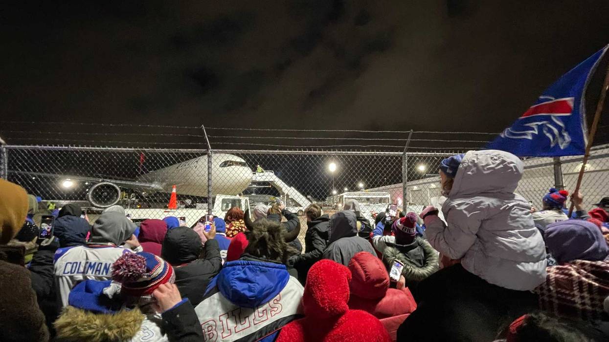 Bills fans at the airport