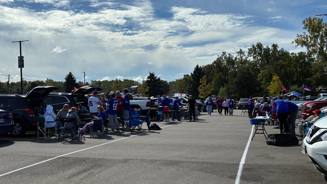 Bills fans tailgating