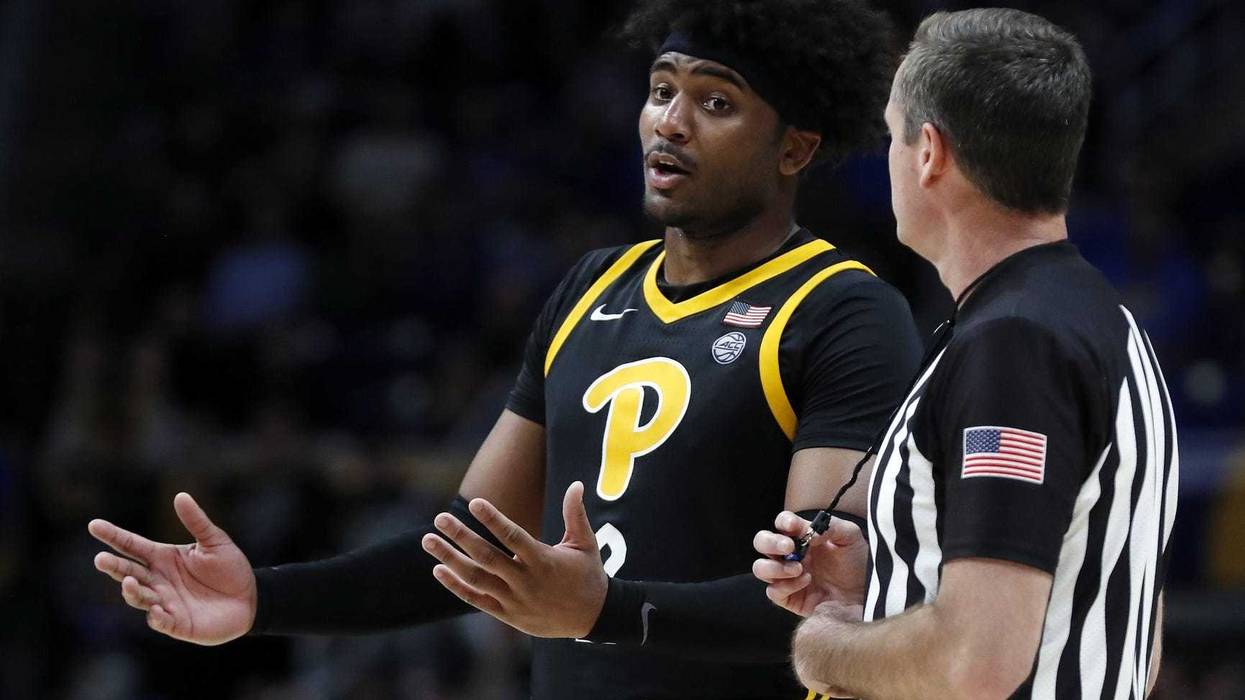 Blake Hinson talking to a ref