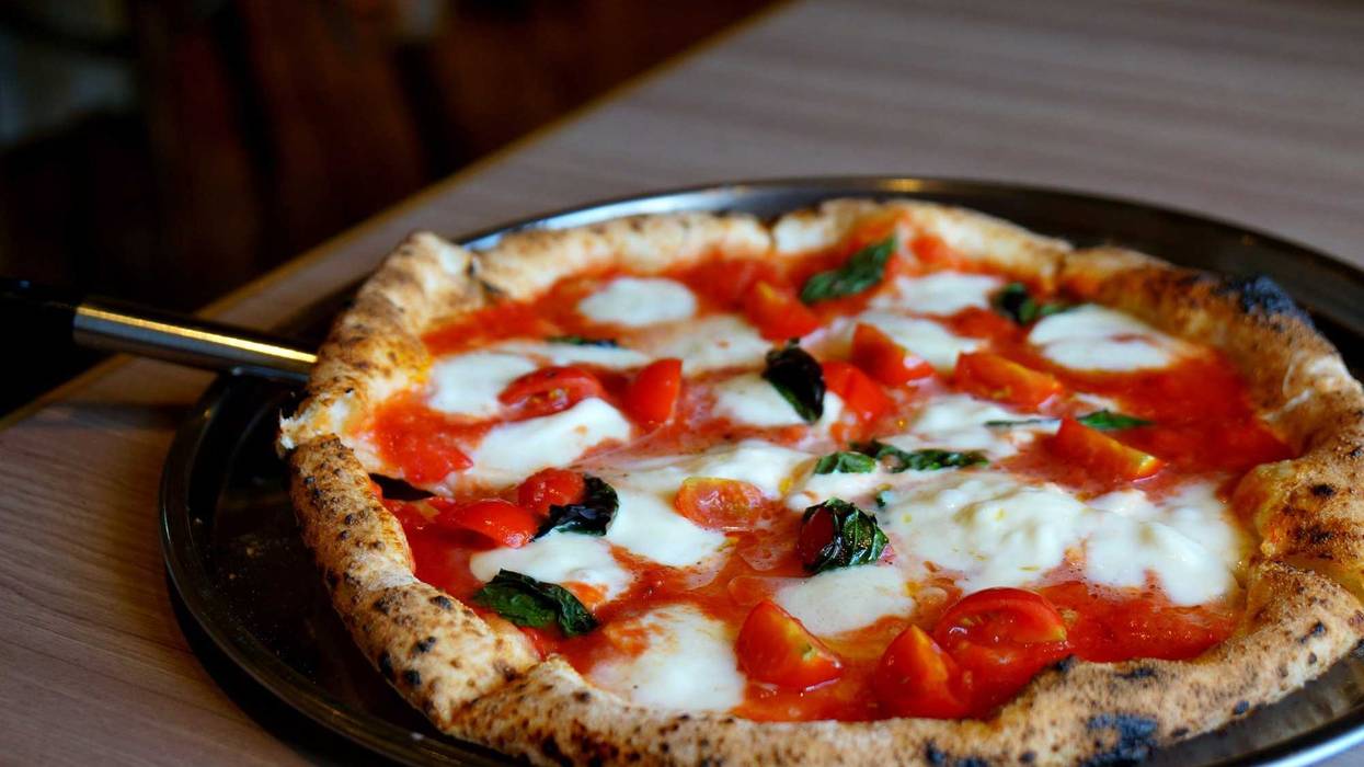blaze pizza, blaze pizza minneapolis, white claw crust pizza