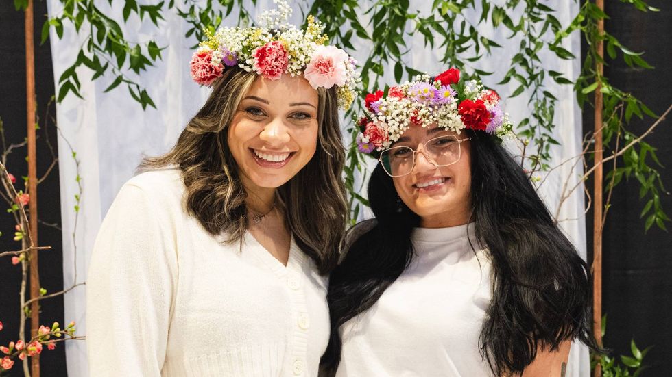 Bloom Bar, offering pre-assembled floral crowns for purchase