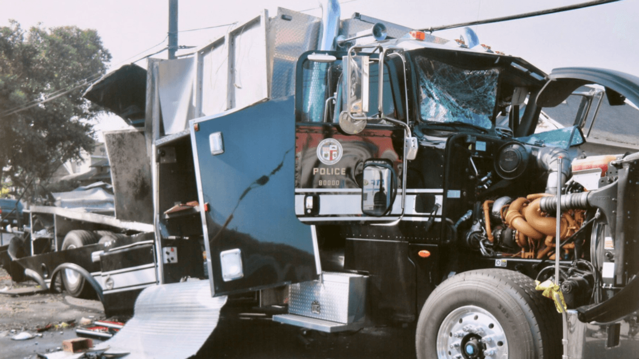 #BombSquadAccident LAPD Chief Moore says ATF investigation showed Bomb Techs miscalculated amount of pounds of explosive powder in illegal fireworks they put in TCV. Maximum amount would be 25 lbs including countercharge…total load was 42 lbs. Probe is continuing. @KNX1070