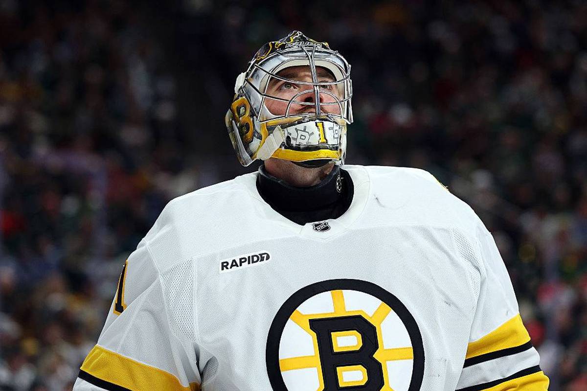 Jeremy Swayman comes up huge in Bruins' biggest win of year