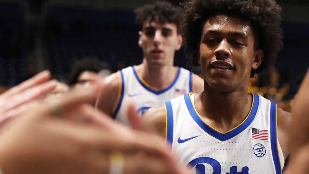 Brandin Cummings congratulated by teammates