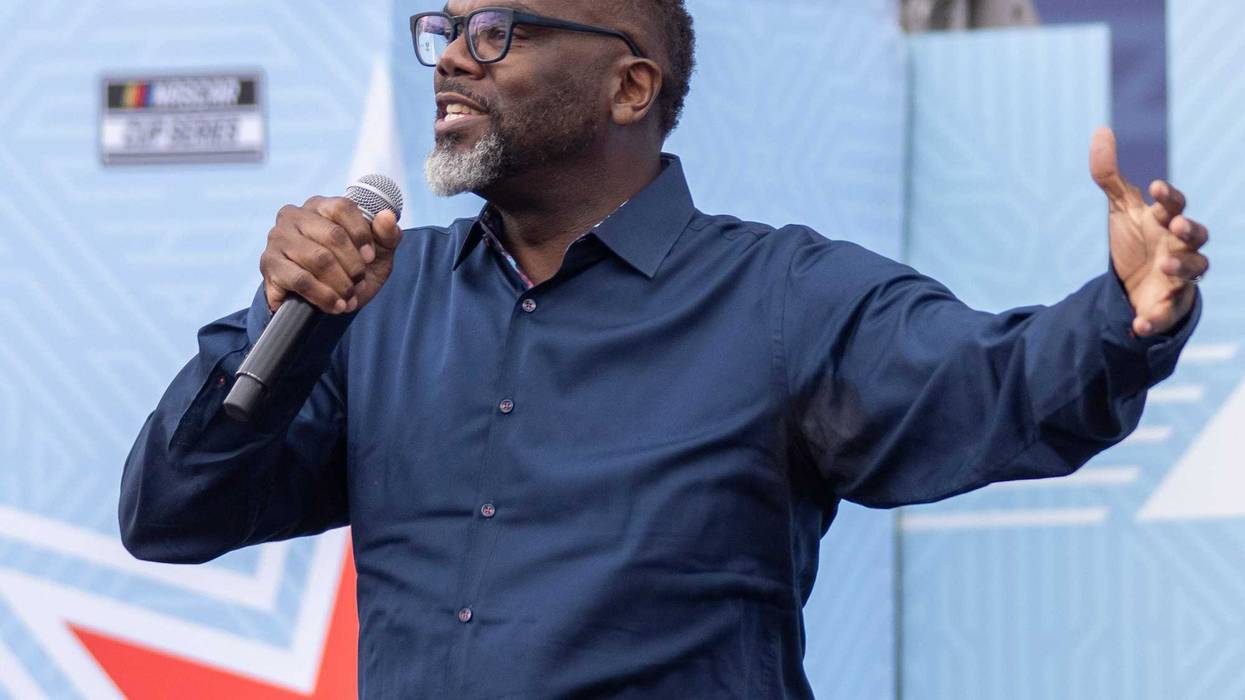 Brandon Johnson speaks to the crowd